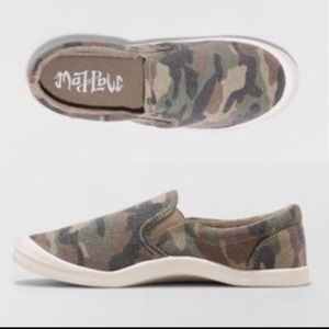 women's mad love kasandra slip on canvas sneakers